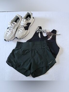 lululemon athletica Women’s Hotty Hot Lined High Rise 2.5” shorts Legacy Green